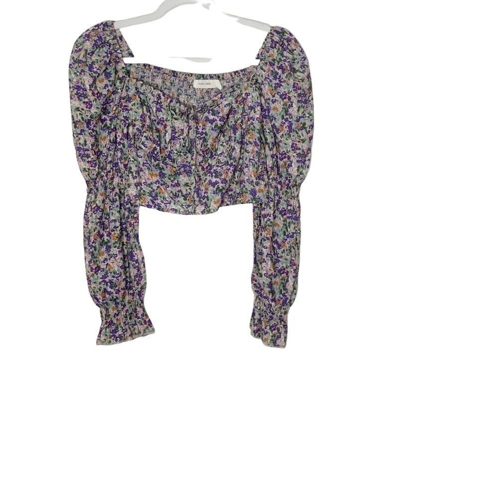 Suite 2939 floral crop top.  Long bishop sleeves.  Off the shoulder. Size L